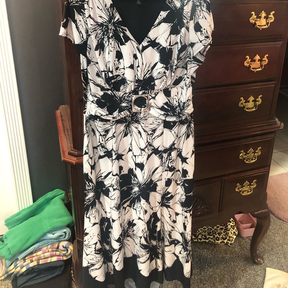 Dress - Picture 4 of 5